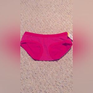 Still has the tags! Pink & white undies!